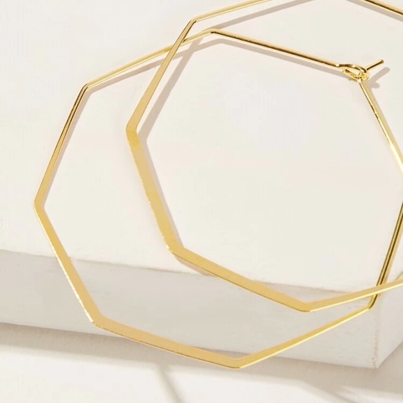 💕☀️3/$30 Gold Octagon hoop earrings - Picture 3 of 3